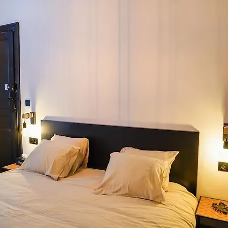 Avec Sdb Incroyable En Plein Centre-ville דינאן