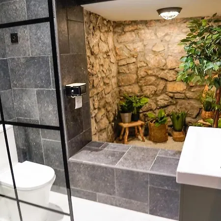 Avec Sdb Incroyable En Plein Centre-ville *