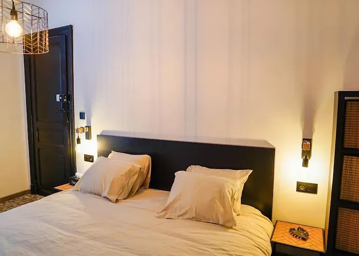 Avec Sdb Incroyable En Plein Centre-ville דינאן